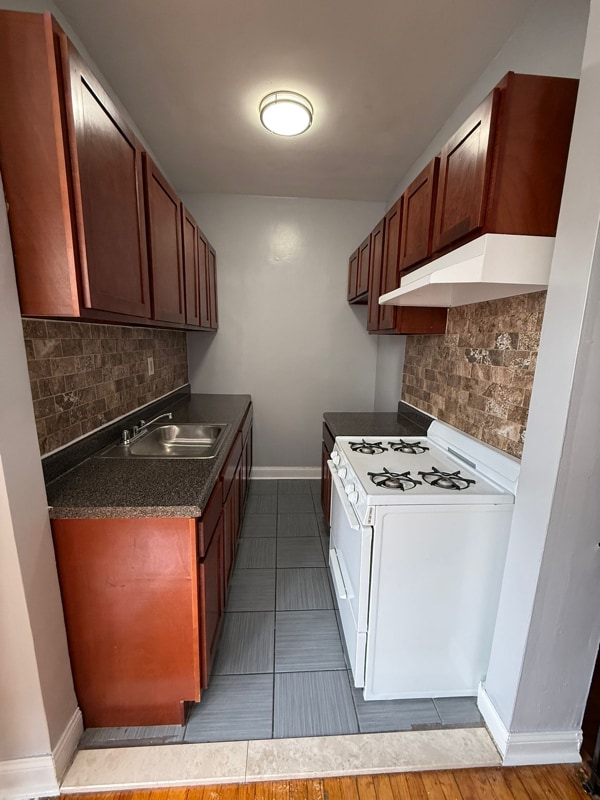 property at 7 Chestnut St