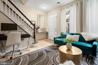 5804 Summers Grove Rd in Alexandria, VA - Building Photo - Building Photo