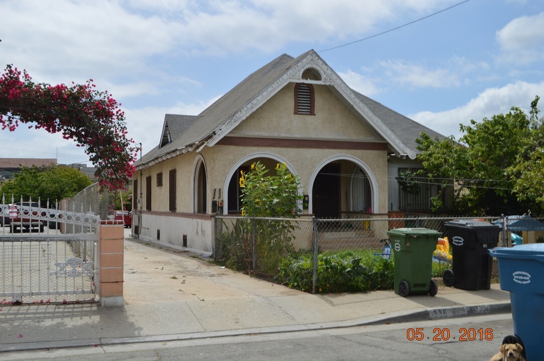 332 S Arizona Ave in East Los Angeles, CA - Building Photo