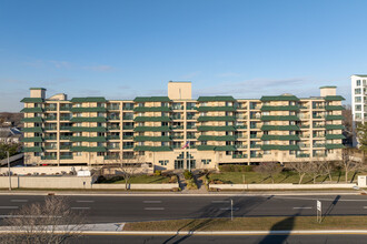 Ocean Pointe in Long Branch, NJ - Foto de edificio - Building Photo