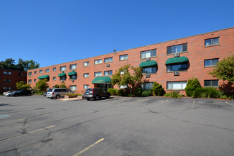 The South Adams in Manchester, CT - Foto de edificio - Building Photo