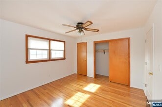 11 Gregory Ct in Elmwood Park, NJ - Building Photo - Building Photo