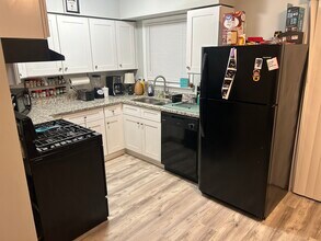 557 E Division St in Lockport, IL - Building Photo - Building Photo