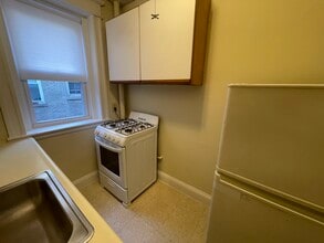 12 Woodstock Ave, Unit 5 in Boston, MA - Foto de edificio - Building Photo