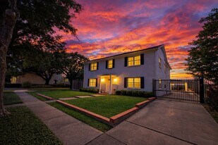 2126 Banks St in Houston, TX - Building Photo
