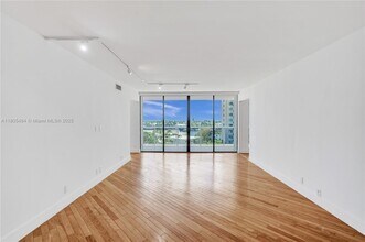 20281 E Country Club Dr in Aventura, FL - Building Photo - Building Photo