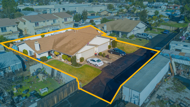 1286 Persimmon Ave in El Cajon, CA - Building Photo - Building Photo