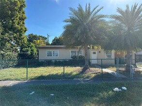11820 SW 188th St in Miami, FL - Building Photo - Building Photo