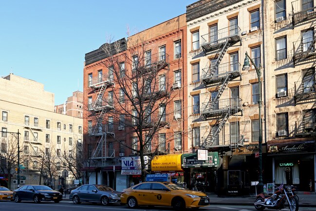 951 Columbus Ave in New York, NY - Foto de edificio - Building Photo