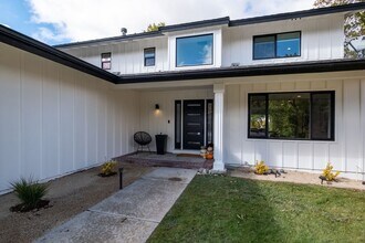 3390 Thornhill Dr in Reno, NV - Building Photo - Building Photo