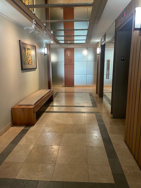 2600 Pualani Way, Unit Diamond Head Vista in Honolulu, HI - Building Photo