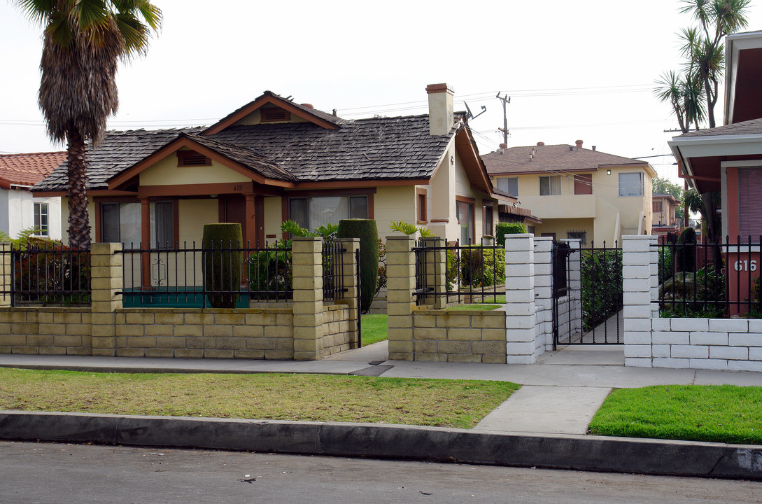 612 S Flower St in Inglewood, CA - Building Photo