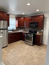 313 E Eleanor St in Philadelphia, PA - Foto de edificio - Building Photo