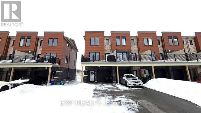 111 Fairlane Ave in Barrie, ON - Building Photo - Building Photo