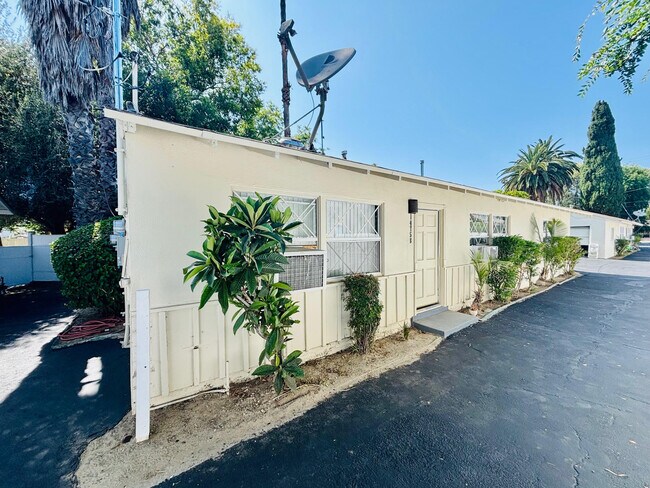 14758 Lemay St in Van Nuys, CA - Foto de edificio - Building Photo