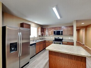 12111 Amber Vis in San Antonio, TX - Building Photo - Building Photo