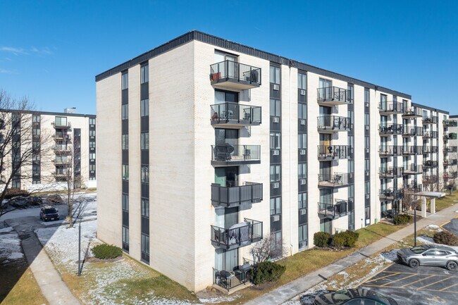 Terrace Square Condominiums in Niles, IL - Building Photo - Building Photo