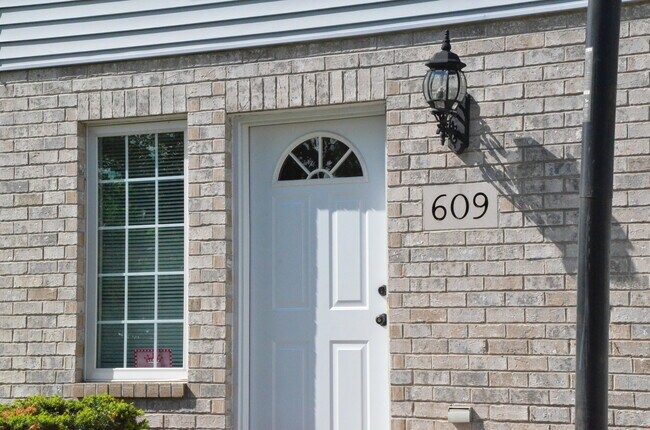 property at 607-609 Nicolet Ave