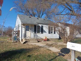 2017 S Waldemere Ave in Muncie, IN - Building Photo