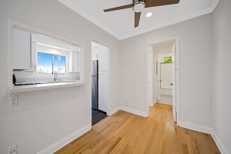3906 Ridgemoor Dr in Studio City, CA - Building Photo - Building Photo