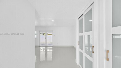 11421 SW 84th St in Miami, FL - Building Photo - Building Photo