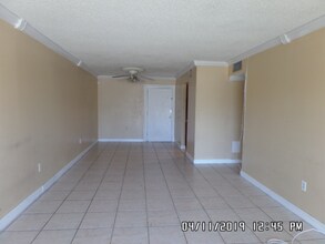 3610 NW 21st St in Lauderdale Lakes, FL - Building Photo - Building Photo