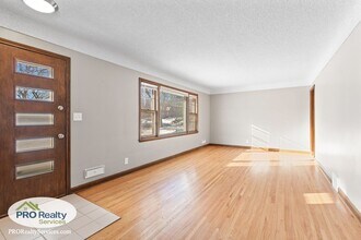 8700 W 35th St in Minneapolis, MN - Building Photo - Building Photo