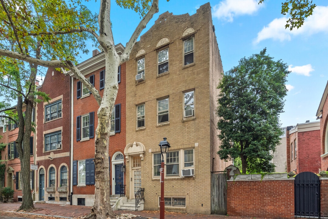 409 Pine St, Unit 3 in Philadelphia, PA - Foto de edificio