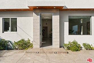 8600 Appian Way in Los Angeles, CA - Building Photo - Building Photo