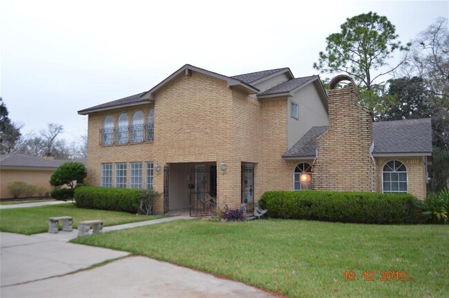 121 Aster Ln in Lake Jackson, TX - Building Photo - Building Photo