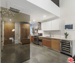 123 Kings Rd in Los Angeles, CA - Building Photo - Building Photo