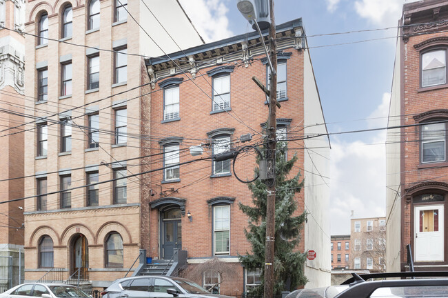 321 8th St in Jersey City, NJ - Foto de edificio - Building Photo