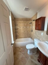 1009 S 8th St, Unit 5 in Philadelphia, PA - Foto de edificio - Building Photo