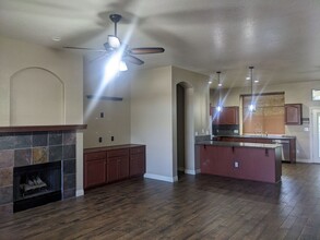 10901 Mirage Dr in Bakersfield, CA - Foto de edificio - Building Photo