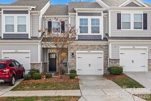 1018 Chicory Trce in Lake Wylie, SC - Building Photo