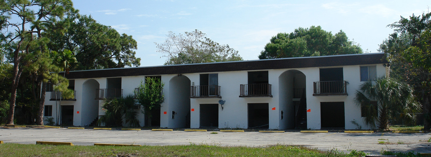 2229 Central Ave in Ft. Myers, FL - Foto de edificio