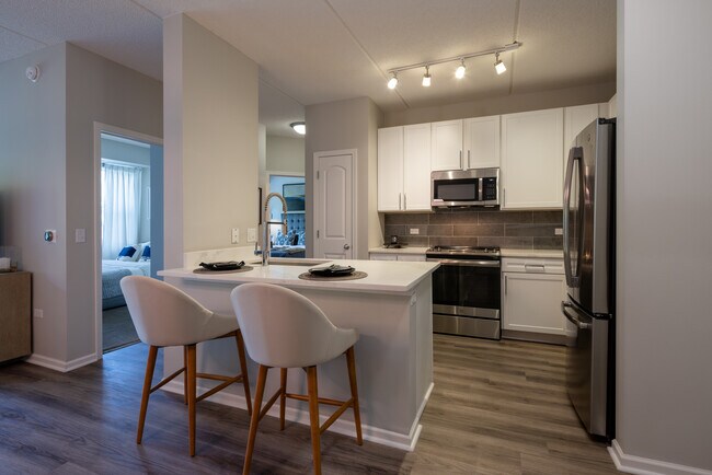 The Majestic Luxury Apartments in Vernon Hills, IL - Building Photo - Interior Photo