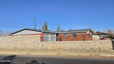 10301 Bayo Ave in El Paso, TX - Foto de edificio - Building Photo
