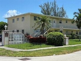 1301 N 12th Ct, Unit 5A in Hollywood, FL - Building Photo