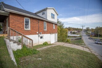 421 Marshall St in Jefferson City, MO - Building Photo - Building Photo