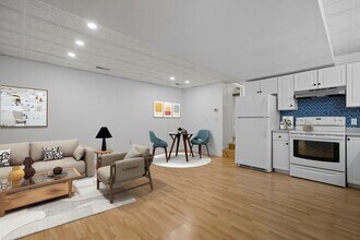 35 Robin Dr in Hudson, NH - Building Photo - Building Photo