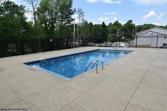 321 Marlowe Cir in Morgantown, WV - Foto de edificio - Building Photo