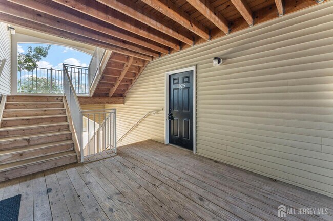 1025 Dogwood Ct in New Brunswick, NJ - Building Photo - Building Photo