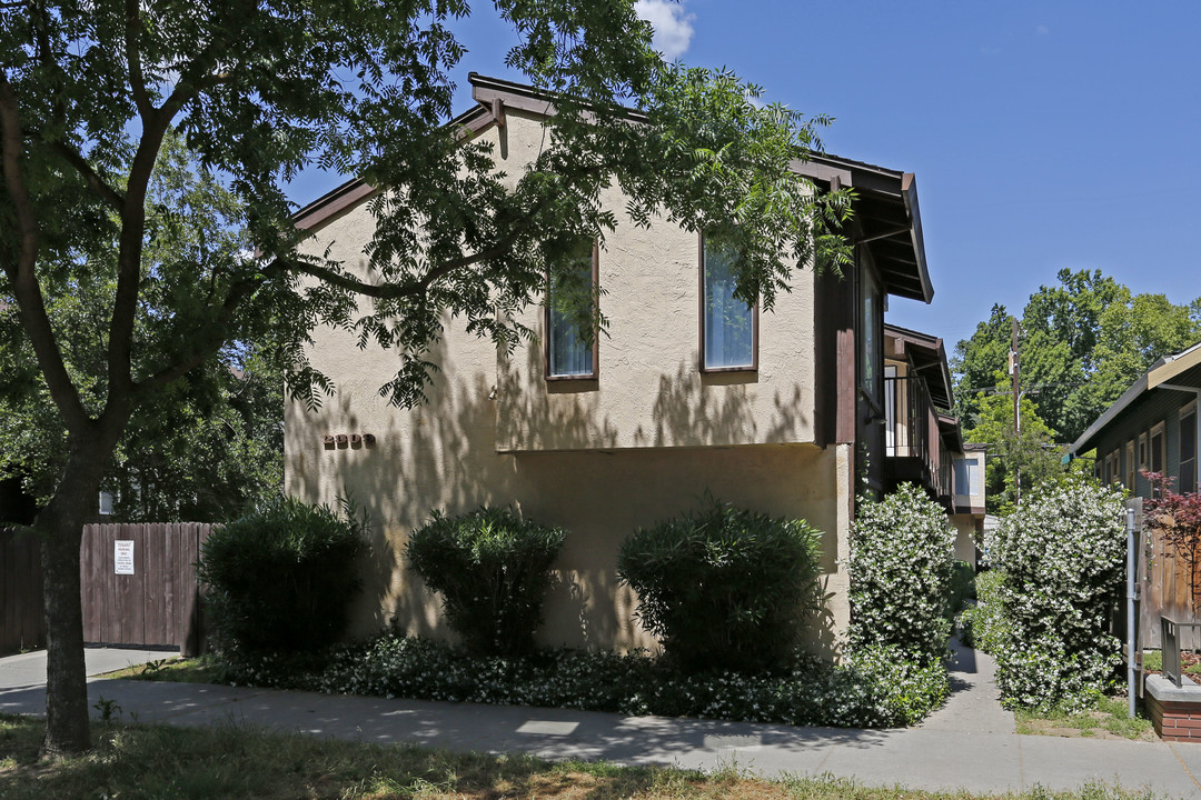 2309 G St in Sacramento, CA - Building Photo