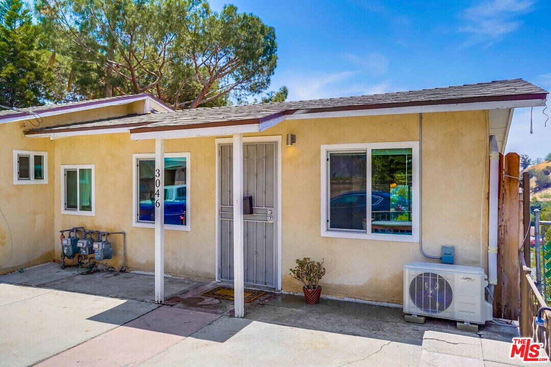 3046 Chadwick Dr in Los Angeles, CA - Building Photo