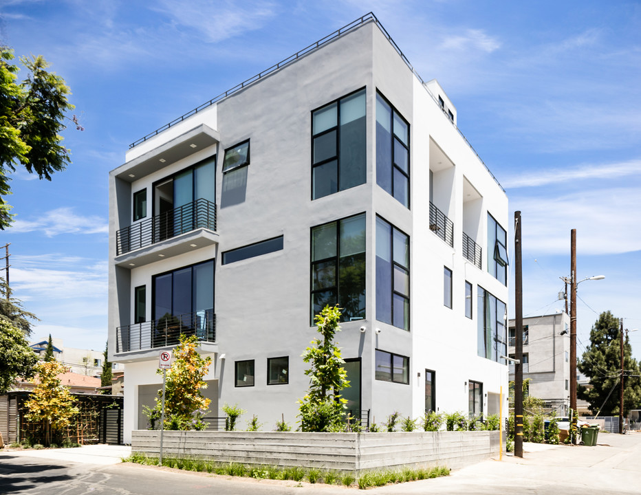 1618 Amherst Ave, Unit 14B5 in Los Angeles, CA - Building Photo