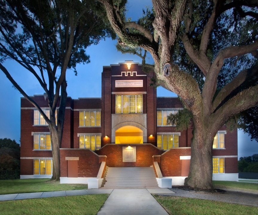 Carr Central Apartments in Vicksburg, MS - Building Photo