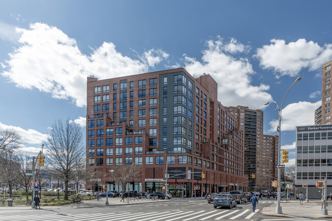 The Yellowstone in Forest Hills, NY - Foto de edificio - Building Photo