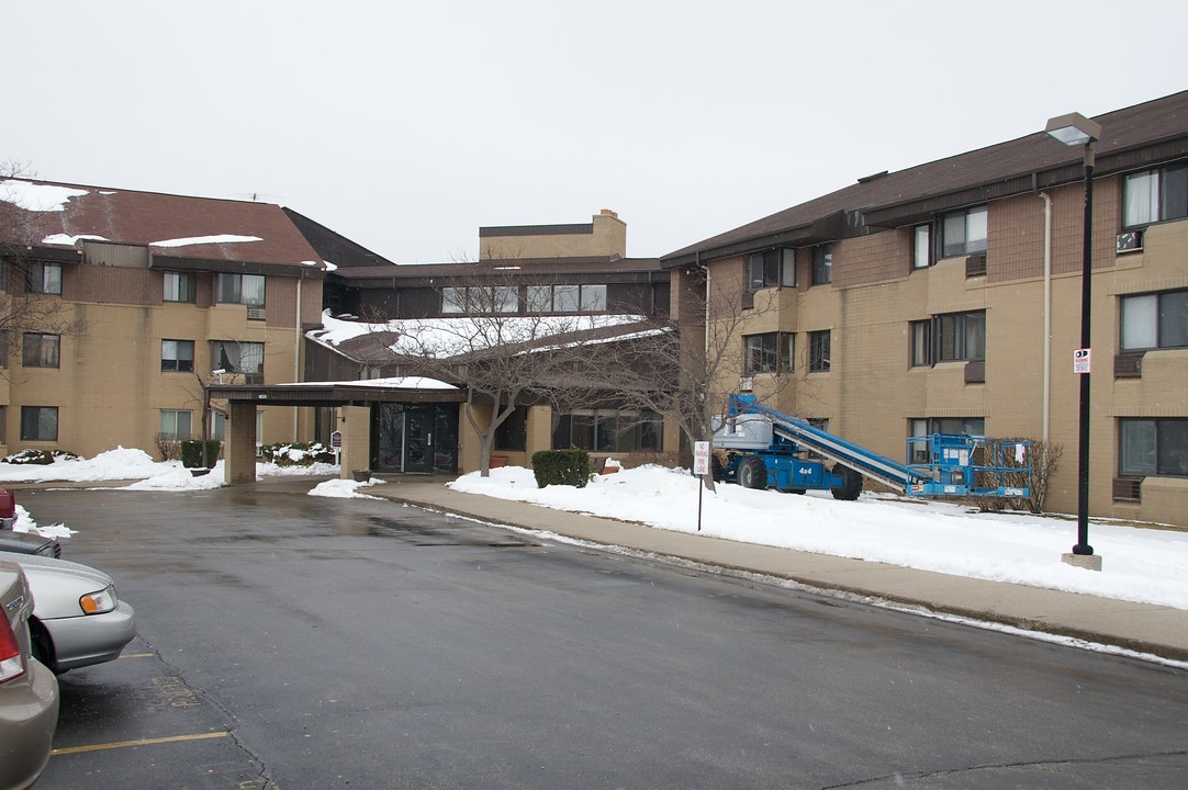 Ridgewood & Westridge Apartments in Milwaukee, WI - Building Photo