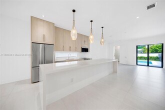 2921 SW 26th St in Miami, FL - Building Photo - Building Photo